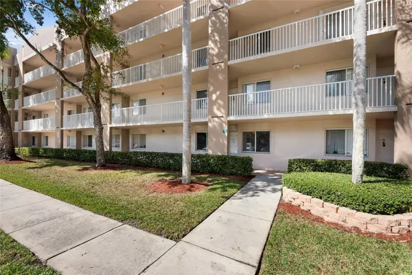 Property Slideshow image 2 of 26 | 9511 weldon cir 105, Fort Lauderdale, FL, 33321