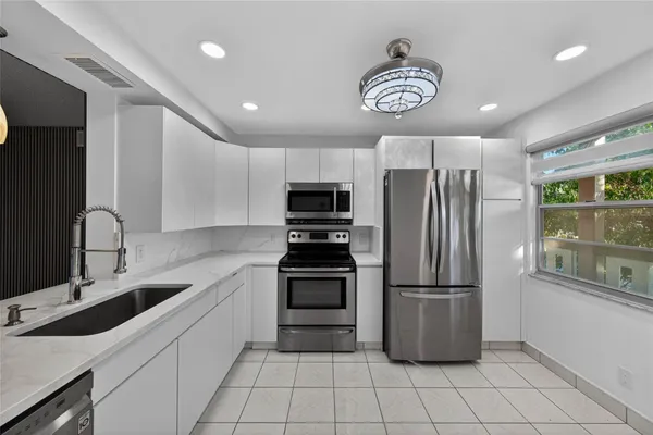 Property Slideshow image 3 of 45 | 4301 martinique cir h2, Coconut Creek, FL, 33066