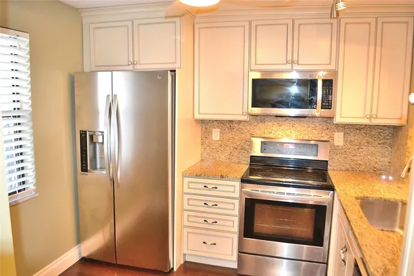 Property Slideshow image 3 of 20 | 8150 w mcnab rd 210, Tamarac, FL, 33321