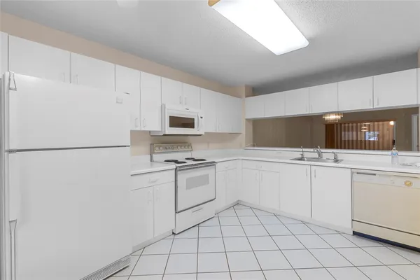 Property Slideshow image 2 of 20 | 7729 trent dr 115-f, Tamarac, FL, 33321