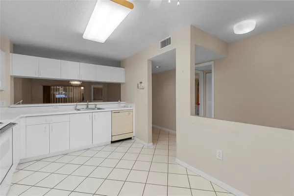 Property Slideshow image 3 of 20 | 7729 trent dr 115-f, Tamarac, FL, 33321