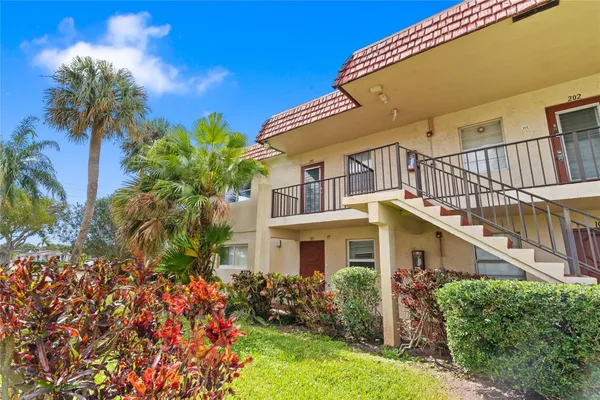 Property Slideshow image 2 of 42 | 1 abbey ln 201, Delray Beach, FL, 33446