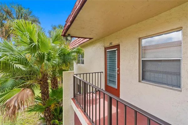 Property Slideshow image 2 of 35 | 1 abbey ln 201, Delray Beach, FL, 33446