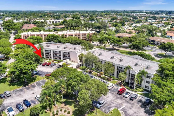 Property Slideshow image 2 of 68 | 10803 w clairmont cir 102, Tamarac, FL, 33321