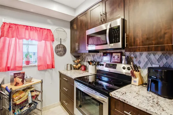 Property Slideshow image 2 of 38 | 2300 sw 22nd ave 112, Delray Beach, FL, 33445