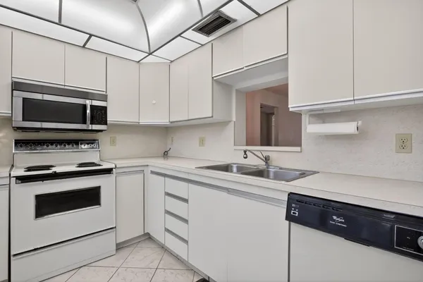 Property Slideshow image 3 of 29 | 3405 bimini ln c1, Coconut Creek, FL, 33066