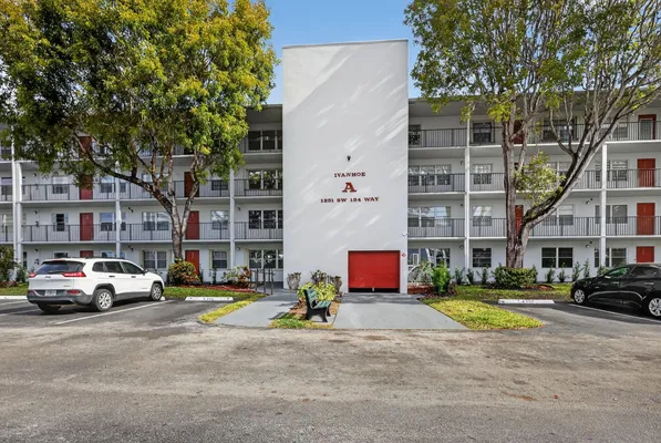 Property Slideshow image 3 of 35 | 1251 sw 134th way 108 a, Pembroke Pines, FL, 33027