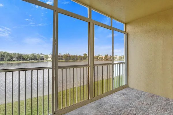 Property Slideshow image 2 of 46 | 7635 southampton ter 214, Tamarac, FL, 33321