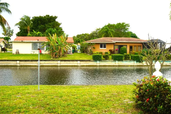 Property Slideshow image 2 of 42 | 4314 nw 47th st, Tamarac, FL, 33319