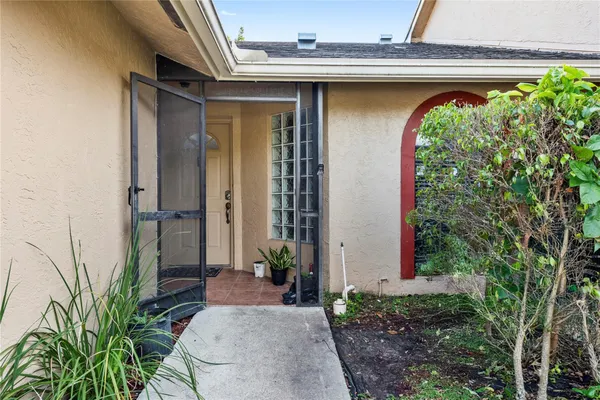 Property Slideshow image 3 of 19 | 9612 nw 76th ct 9612, Tamarac, FL, 33321