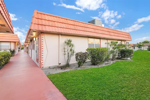 Property Slideshow image 2 of 39 | 138 seville e, Delray Beach, FL, 33446