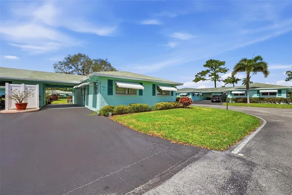 Property Slideshow image 2 of 31 | 602 hummingbird ln 602, Delray Beach, FL, 33445