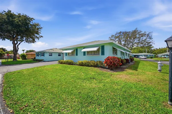 Property Slideshow image 3 of 31 | 602 hummingbird ln 602, Delray Beach, FL, 33445