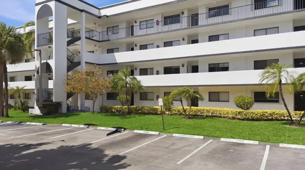 Property Slideshow image 3 of 27 | 4725 lucerne lakes blvd blvd 110, Lake Worth, FL, 33467