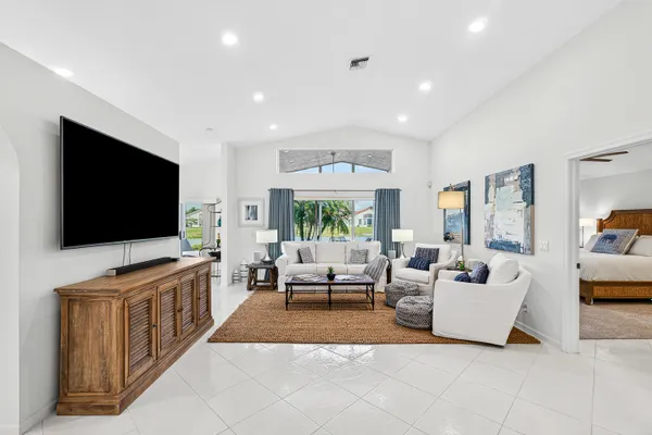 Property Slideshow image 3 of 37 | 6594 sun river rd, Boynton Beach, FL, 33437