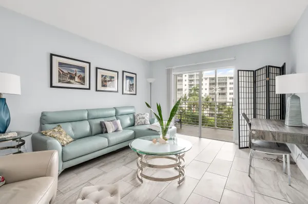 Property Slideshow image 2 of 28 | 2731 ne 14th street cswy 430, Pompano Beach, FL, 33062