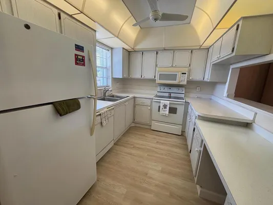 Property Slideshow image 2 of 19 | 2950 se ocean blvd 7-5, Stuart, FL, 34996