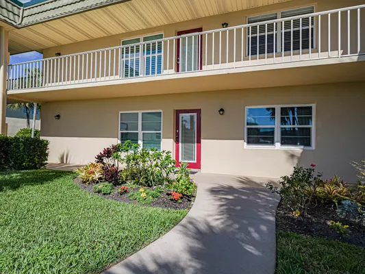 Property Slideshow image 2 of 33 | 23 vista gardens trl 102, Vero Beach, FL, 32962