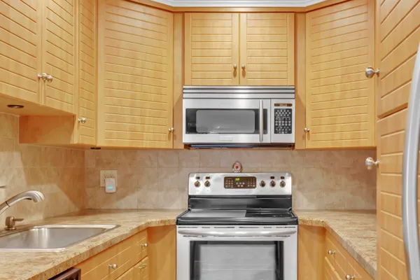 Property Slideshow image 2 of 28 | 10144 s 46th ave ave 494, Boynton Beach, FL, 33436