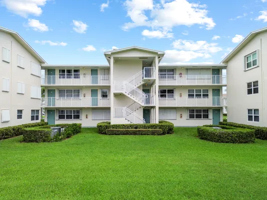 Property Slideshow image 2 of 23 | 770 horizons e blvd, Boynton Beach, FL, 33435