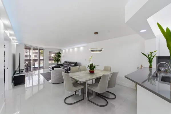 Property Slideshow image 2 of 43 | 7524 granville dr 201, Tamarac, FL, 33321