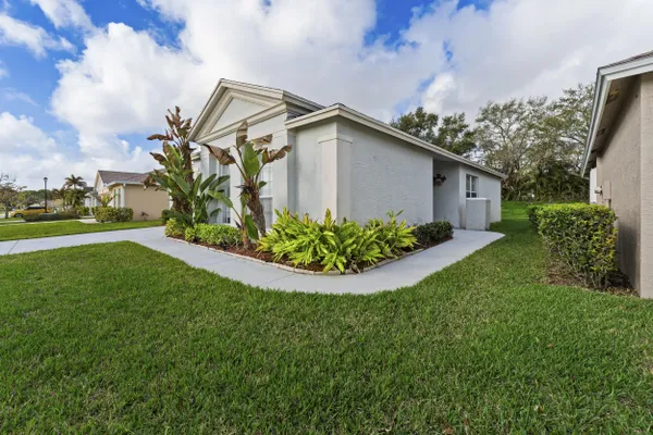Property Slideshow image 3 of 39 | 220 sw lake forest way, Port St. Lucie, FL, 34986