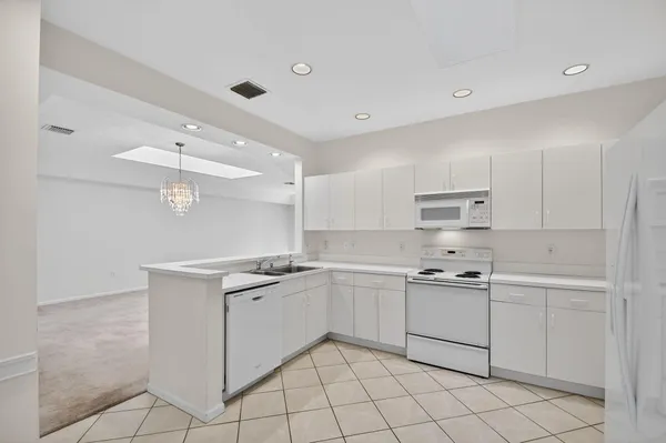 Property Slideshow image 3 of 59 | 12574 crystal pointe dr c, Boynton Beach, FL, 33437