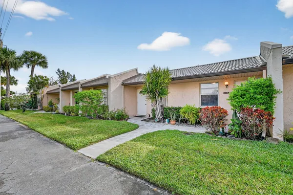 Property Slideshow image 3 of 36 | 116 golden lakes blvd, West Palm Beach, FL, 33411