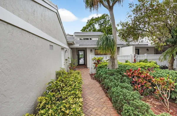 Property Slideshow image 3 of 75 | 30 eastgate dr c, Boynton Beach, FL, 33436