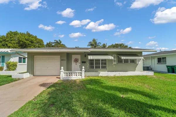 Property Slideshow image 2 of 42 | 4631 nw 45th ct, Tamarac, FL, 33319