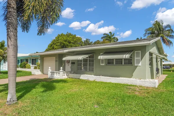 Property Slideshow image 3 of 42 | 4631 nw 45th ct, Tamarac, FL, 33319
