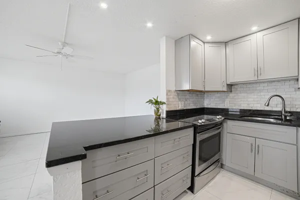 Property Slideshow image 2 of 47 | 51 markham c c, Deerfield Beach, FL, 33442