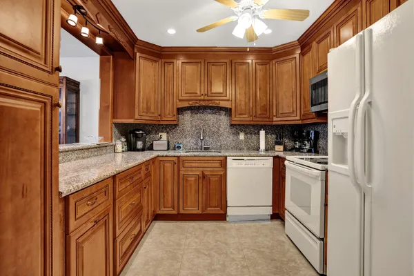 Property Slideshow image 2 of 37 | 4770 nw 21st st 306, Lauderhill, FL, 33313