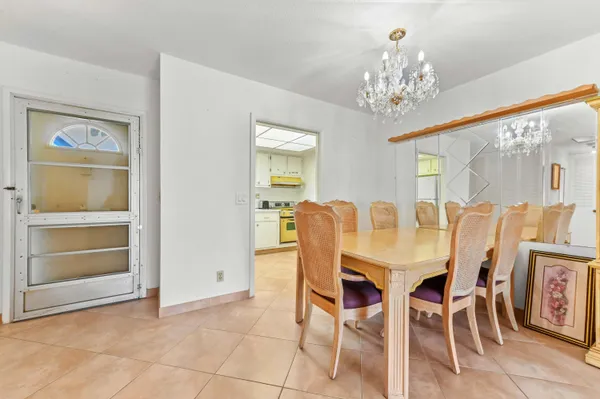 Property Slideshow image 3 of 23 | 2915 crosley dr b, West Palm Beach, FL, 33415