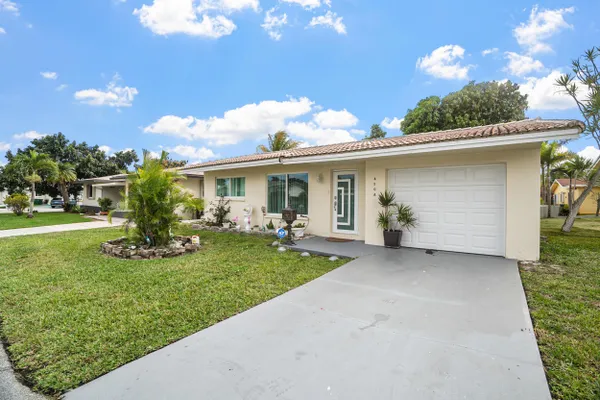 Property Slideshow image 2 of 35 | 4708 nw 49th dr, Tamarac, FL, 33319