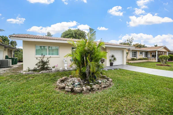Property Slideshow image 3 of 35 | 4708 nw 49th dr, Tamarac, FL, 33319