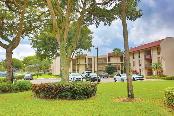 Property Slideshow image 3 of 40 | 6401 n university dr 210, Tamarac, FL, 33321