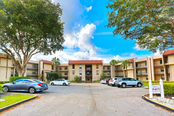 Property Slideshow image 3 of 43 | 6401 n university dr 210, Tamarac, FL, 33321