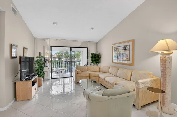 Property Slideshow image 3 of 59 | 15235 lakes of delray blvd 303, Delray Beach, FL, 33484
