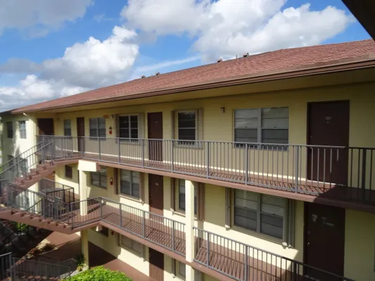 Property Slideshow image 2 of 39 | 151 sw 135th ter 303t, Pembroke Pines, FL, 33027