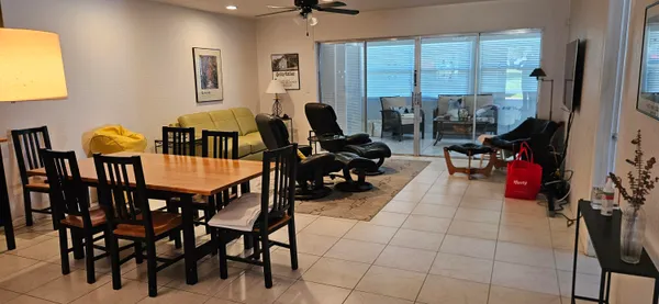 Property Slideshow image 2 of 10 | 5432 privet pl pl d, Delray Beach, FL, 33484