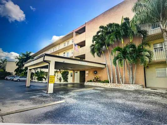 Property Slideshow image 2 of 33 | 300 ne 26th ave 1080, Boynton Beach, FL, 33435