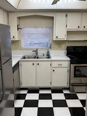 Property Slideshow image 3 of 9 | 2995 crosley dr h, West Palm Beach, FL, 33415