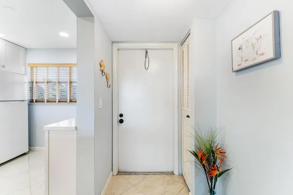 Property Slideshow image 2 of 31 | 3654 via poinciana 504, Lake Worth, FL, 33467