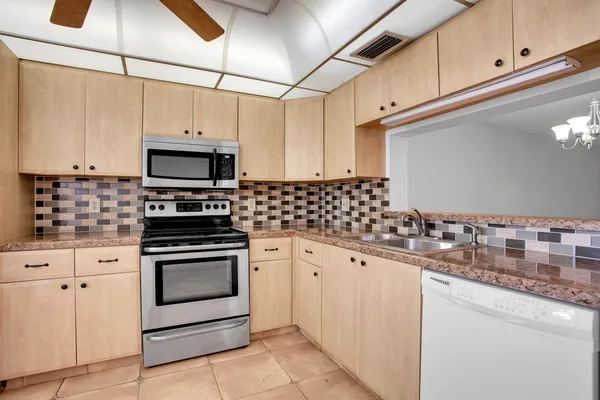 Property Slideshow image 2 of 23 | 3301 aruba way k4, Coconut Creek, FL, 33066