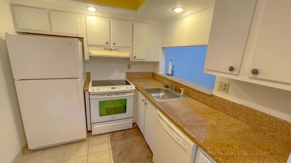 Property Slideshow image 3 of 7 | 9101 lime bay blvd 114, Tamarac, FL, 33321