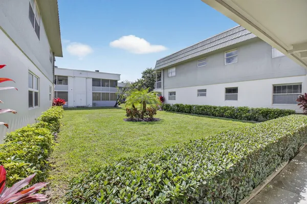 Property Slideshow image 2 of 18 | 642 n flanders n 642, Delray Beach, FL, 33484