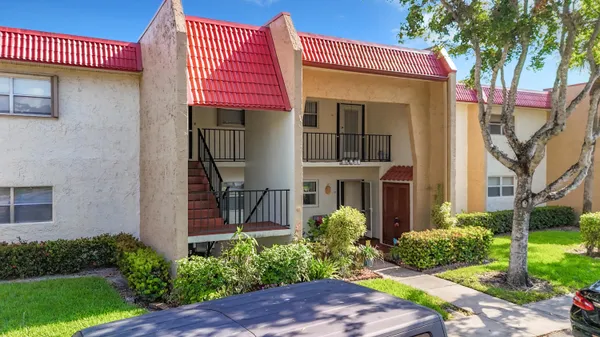 Property Slideshow image 2 of 48 | 133 lake evelyn dr, West Palm Beach, FL, 33411