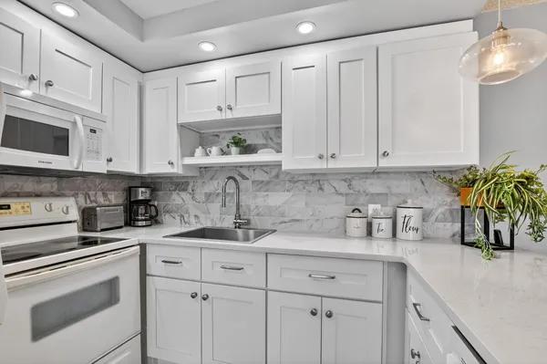 Property Slideshow image 2 of 104 | 2074 cambridge d d, Deerfield Beach, FL, 33442