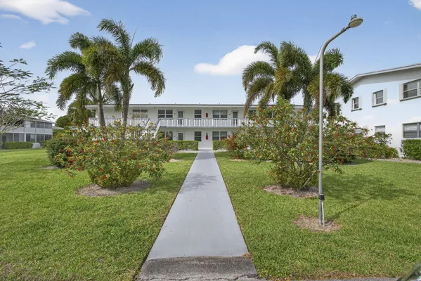 Property Slideshow image 2 of 39 | 155 windsor g g, West Palm Beach, FL, 33417